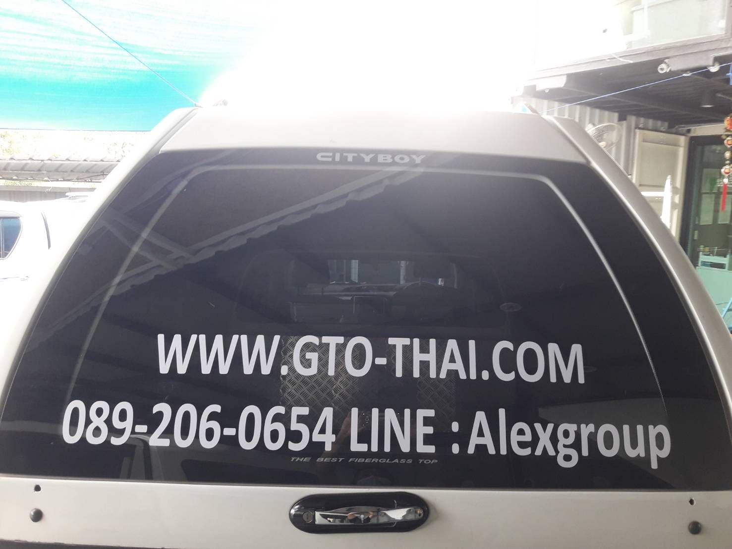 รับตัดสติ๊กเกอร์ติดรถติดกระจก